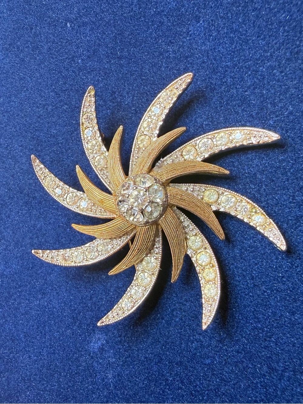 Vintage Sarah Coventry “Evening Comet” Rhinestone Starburst Brooch Gold Tone - Picture 4 of 9